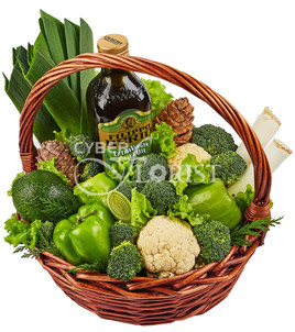 Продуктовая корзина с овощами и зеленью